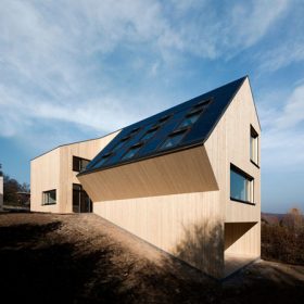 Sluneční dům - první rakouský CO2 neutrální rodinný dům otevřen