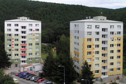 Střecha Lindab jako koruna rekonstrukcí panelových domů v Brně-Bystrci