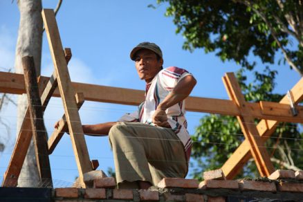 Tři měsíce stavby na Sumatře