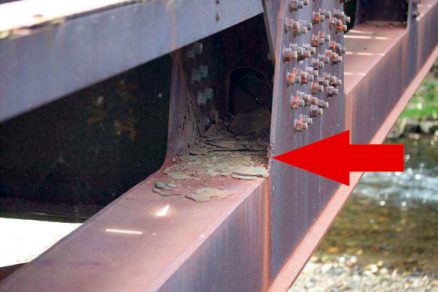 Vliv různých aspektů na životnost ocelové mostní konstrukce
