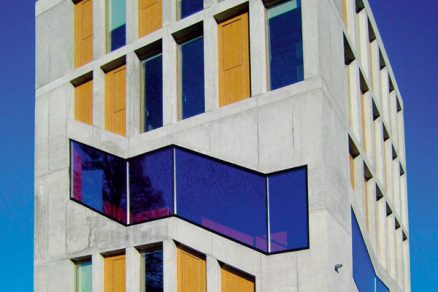 Využití pohledového betonu na Divadle loutek v Ostravě
