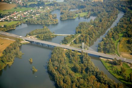 Zavěšený most na D47 přes řeku Odru