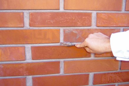 Zdicí a speciální malty a spojovací můstky