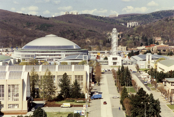 Zrcadlo moderní architektury