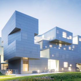 Nová budova Visual Arts od Steven Holl Architects